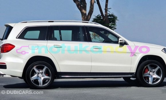 Acheter Import Voiture Mercedes-Benz 190 (W201) Blanc à Import - Dubai, Bandundu Acheter Import Voiture Mercedes-Benz 190 (W201) Blanc à Import - Dubai, Bandundu