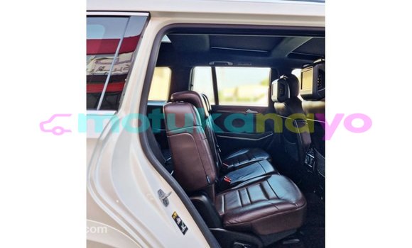 Acheter Import Voiture Mercedes-Benz 190 (W201) Blanc à Import - Dubai, Bandundu Acheter Import Voiture Mercedes-Benz 190 (W201) Blanc à Import - Dubai, Bandundu