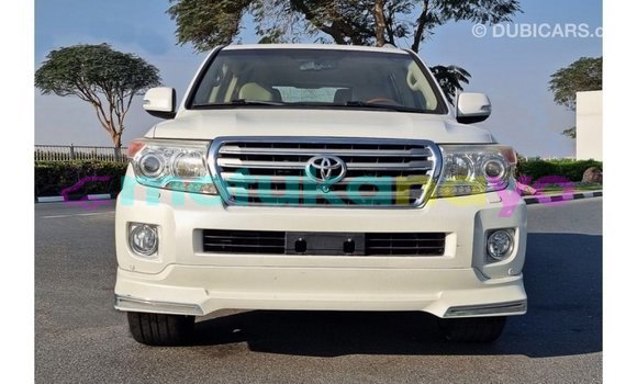 Buy Import Toyota Land Cruiser White Car in Import - Dubai in Bandundu Buy Import Toyota Land Cruiser White Car in Import - Dubai in Bandundu