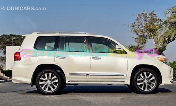 Buy Import Toyota Land Cruiser White Car in Import - Dubai in Bandundu Buy Import Toyota Land Cruiser White Car in Import - Dubai in Bandundu