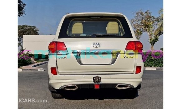 Buy Import Toyota Land Cruiser White Car in Import - Dubai in Bandundu Buy Import Toyota Land Cruiser White Car in Import - Dubai in Bandundu