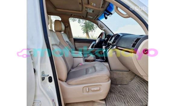 Buy Import Toyota Land Cruiser White Car in Import - Dubai in Bandundu Buy Import Toyota Land Cruiser White Car in Import - Dubai in Bandundu