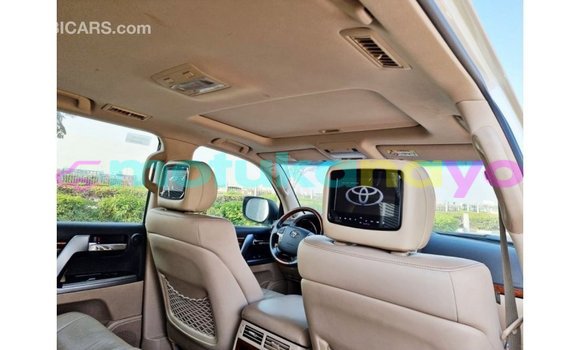 Buy Import Toyota Land Cruiser White Car in Import - Dubai in Bandundu Buy Import Toyota Land Cruiser White Car in Import - Dubai in Bandundu