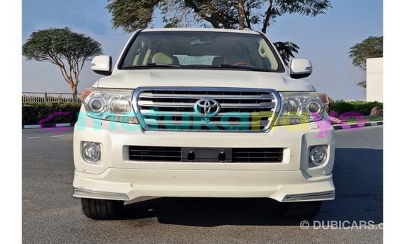 Buy Import Toyota Land Cruiser White Car in Import - Dubai in Bandundu Buy Import Toyota Land Cruiser White Car in Import - Dubai in Bandundu