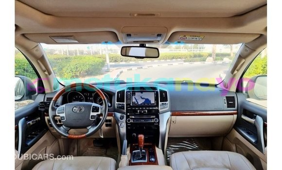 Buy Import Toyota Land Cruiser White Car in Import - Dubai in Bandundu Buy Import Toyota Land Cruiser White Car in Import - Dubai in Bandundu