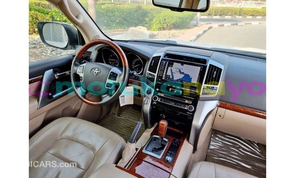 Buy Import Toyota Land Cruiser White Car in Import - Dubai in Bandundu Buy Import Toyota Land Cruiser White Car in Import - Dubai in Bandundu