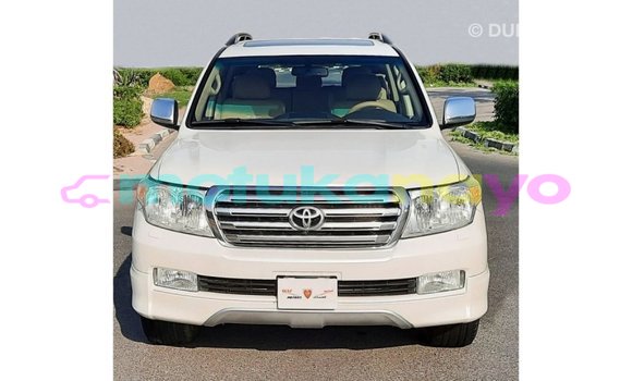 Acheter Import Voiture Toyota Land Cruiser Blanc à Import - Dubai, Bandundu Acheter Import Voiture Toyota Land Cruiser Blanc à Import - Dubai, Bandundu