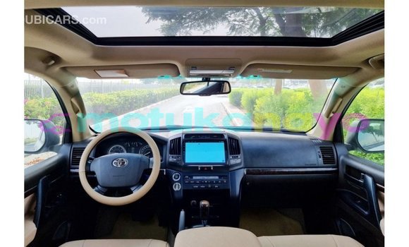 Acheter Import Voiture Toyota Land Cruiser Blanc à Import - Dubai, Bandundu Acheter Import Voiture Toyota Land Cruiser Blanc à Import - Dubai, Bandundu