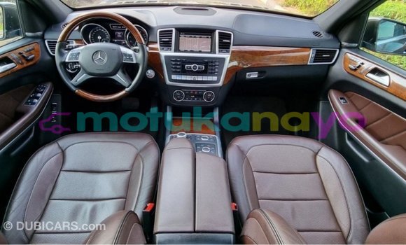Buy Import Mercedes-Benz 190 (W201) Brown Car in Import - Dubai in Bandundu Buy Import Mercedes-Benz 190 (W201) Brown Car in Import - Dubai in Bandundu
