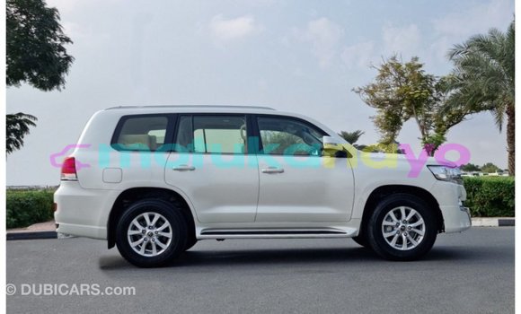 Buy Import Toyota Land Cruiser White Car in Import - Dubai in Bandundu Buy Import Toyota Land Cruiser White Car in Import - Dubai in Bandundu