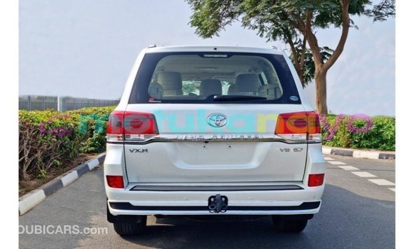 Buy Import Toyota Land Cruiser White Car in Import - Dubai in Bandundu Buy Import Toyota Land Cruiser White Car in Import - Dubai in Bandundu