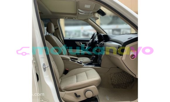Buy Import Mercedes-Benz 190 (W201) White Car in Import - Dubai in Bandundu Buy Import Mercedes-Benz 190 (W201) White Car in Import - Dubai in Bandundu