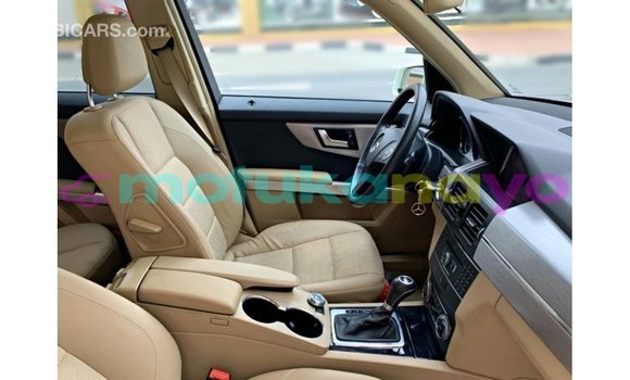 Buy Import Mercedes-Benz 190 (W201) White Car in Import - Dubai in Bandundu Buy Import Mercedes-Benz 190 (W201) White Car in Import - Dubai in Bandundu