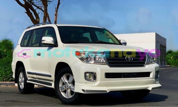 Buy Import Toyota Land Cruiser White Car in Import - Dubai in Bandundu Buy Import Toyota Land Cruiser White Car in Import - Dubai in Bandundu
