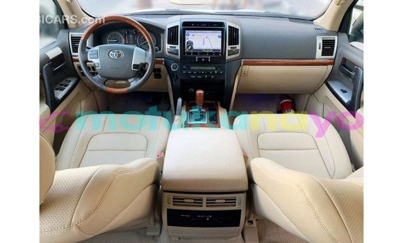 Buy Import Toyota Land Cruiser White Car in Import - Dubai in Bandundu Buy Import Toyota Land Cruiser White Car in Import - Dubai in Bandundu