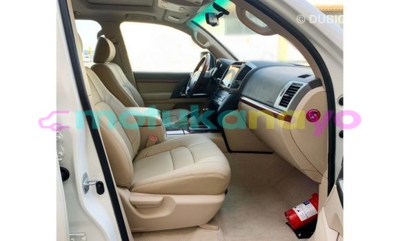 Buy Import Toyota Land Cruiser White Car in Import - Dubai in Bandundu Buy Import Toyota Land Cruiser White Car in Import - Dubai in Bandundu