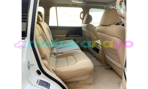 Buy Import Toyota Land Cruiser White Car in Import - Dubai in Bandundu Buy Import Toyota Land Cruiser White Car in Import - Dubai in Bandundu