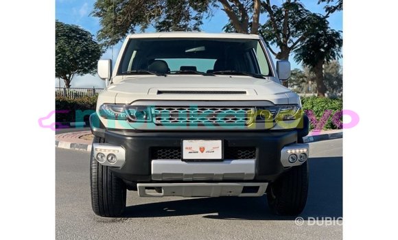 Buy Import Toyota FJ Cruiser White Car in Import - Dubai in Bandundu Buy Import Toyota FJ Cruiser White Car in Import - Dubai in Bandundu