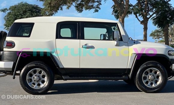 Buy Import Toyota FJ Cruiser White Car in Import - Dubai in Bandundu Buy Import Toyota FJ Cruiser White Car in Import - Dubai in Bandundu