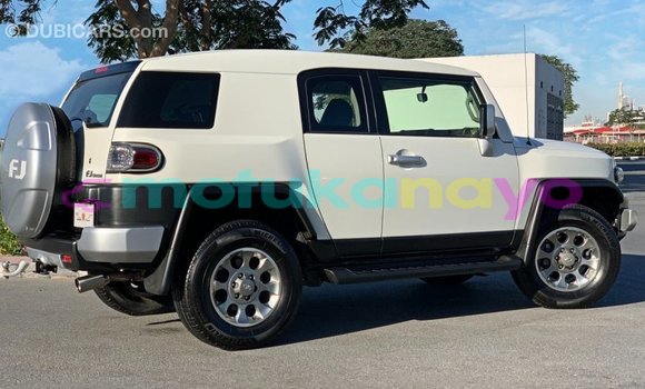 Buy Import Toyota FJ Cruiser White Car in Import - Dubai in Bandundu Buy Import Toyota FJ Cruiser White Car in Import - Dubai in Bandundu