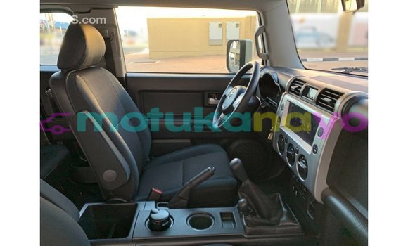 Buy Import Toyota FJ Cruiser White Car in Import - Dubai in Bandundu Buy Import Toyota FJ Cruiser White Car in Import - Dubai in Bandundu