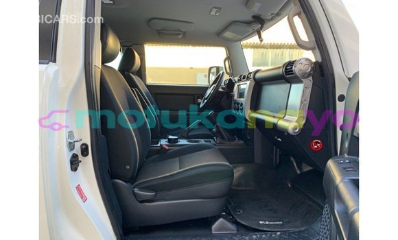 Buy Import Toyota FJ Cruiser White Car in Import - Dubai in Bandundu Buy Import Toyota FJ Cruiser White Car in Import - Dubai in Bandundu