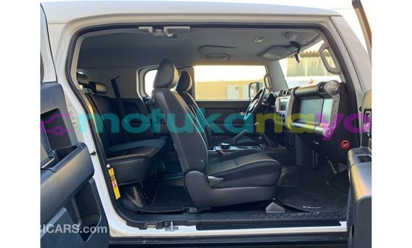 Buy Import Toyota FJ Cruiser White Car in Import - Dubai in Bandundu Buy Import Toyota FJ Cruiser White Car in Import - Dubai in Bandundu