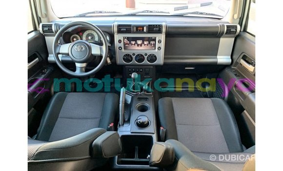Buy Import Toyota FJ Cruiser White Car in Import - Dubai in Bandundu Buy Import Toyota FJ Cruiser White Car in Import - Dubai in Bandundu
