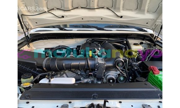 Buy Import Toyota FJ Cruiser White Car in Import - Dubai in Bandundu Buy Import Toyota FJ Cruiser White Car in Import - Dubai in Bandundu