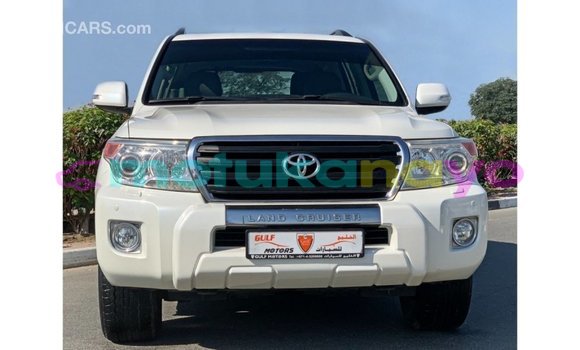Buy Import Toyota Land Cruiser White Car in Import - Dubai in Bandundu Buy Import Toyota Land Cruiser White Car in Import - Dubai in Bandundu