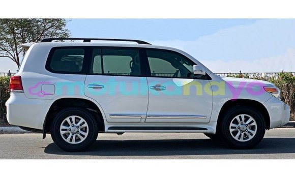 Buy Import Toyota Land Cruiser White Car in Import - Dubai in Bandundu Buy Import Toyota Land Cruiser White Car in Import - Dubai in Bandundu