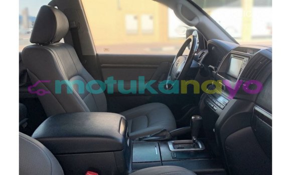 Buy Import Toyota Land Cruiser White Car in Import - Dubai in Bandundu Buy Import Toyota Land Cruiser White Car in Import - Dubai in Bandundu