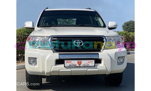 Acheter Import Voiture Toyota Land Cruiser Blanc à Import - Dubai, Bandundu Acheter Import Voiture Toyota Land Cruiser Blanc à Import - Dubai, Bandundu