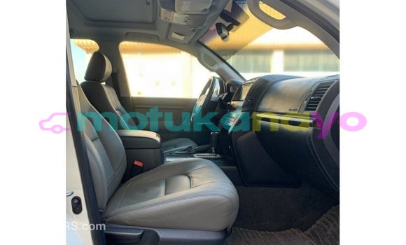 Acheter Import Voiture Toyota Land Cruiser Blanc à Import - Dubai, Bandundu Acheter Import Voiture Toyota Land Cruiser Blanc à Import - Dubai, Bandundu