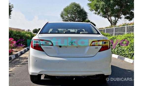 Buy Import Toyota Camry White Car in Import - Dubai in Bandundu Buy Import Toyota Camry White Car in Import - Dubai in Bandundu