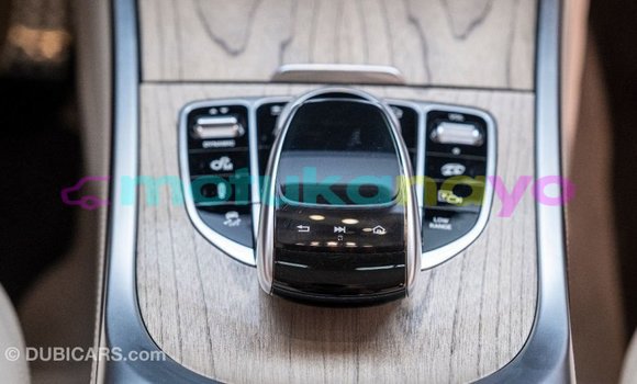 Acheter Import Voiture Mercedes-Benz 190 (W201) Blanc à Import - Dubai, Bandundu Acheter Import Voiture Mercedes-Benz 190 (W201) Blanc à Import - Dubai, Bandundu