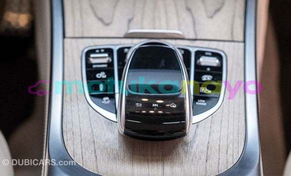 Acheter Import Voiture Mercedes-Benz 190 (W201) Blanc à Import - Dubai, Bandundu Acheter Import Voiture Mercedes-Benz 190 (W201) Blanc à Import - Dubai, Bandundu