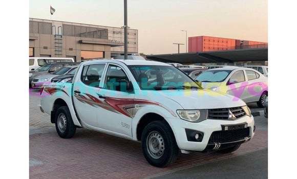 Buy Import Mitsubishi L200 White Car in Import - Dubai in Bandundu