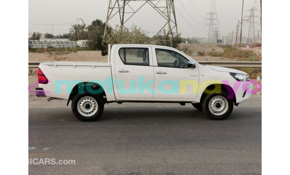 Buy Import Toyota Hilux White Car in Import - Dubai in Bandundu Buy Import Toyota Hilux White Car in Import - Dubai in Bandundu