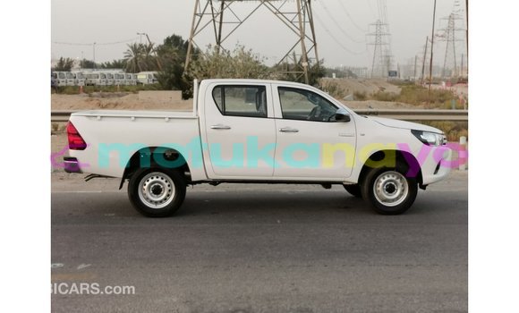 Buy Import Toyota Hilux White Car in Import - Dubai in Bandundu Buy Import Toyota Hilux White Car in Import - Dubai in Bandundu