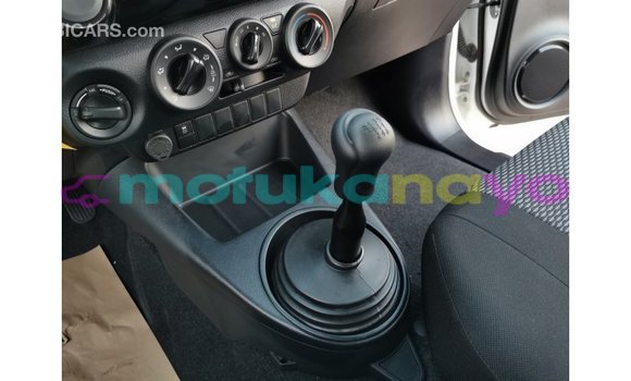 Buy Import Toyota Hilux White Car in Import - Dubai in Bandundu Buy Import Toyota Hilux White Car in Import - Dubai in Bandundu