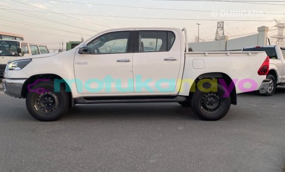 Buy Import Toyota Hilux White Car in Import - Dubai in Bandundu Buy Import Toyota Hilux White Car in Import - Dubai in Bandundu