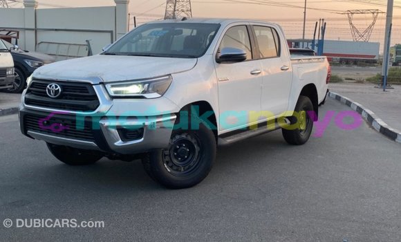 Buy Import Toyota Hilux White Car in Import - Dubai in Bandundu Buy Import Toyota Hilux White Car in Import - Dubai in Bandundu