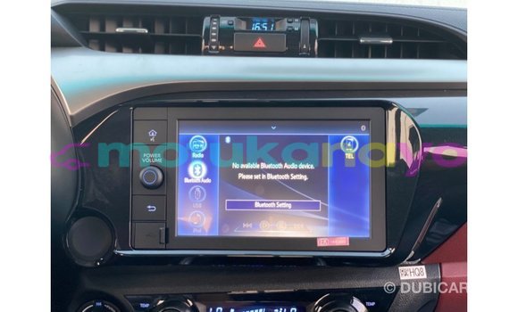Buy Import Toyota Hilux White Car in Import - Dubai in Bandundu Buy Import Toyota Hilux White Car in Import - Dubai in Bandundu