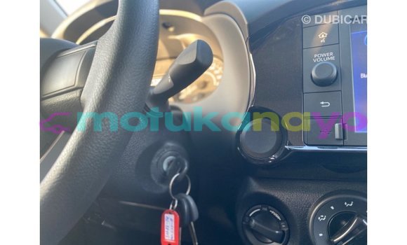 Buy Import Toyota Hilux White Car in Import - Dubai in Bandundu Buy Import Toyota Hilux White Car in Import - Dubai in Bandundu