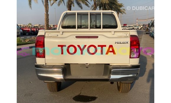 Buy Import Toyota Hilux White Car in Import - Dubai in Bandundu Buy Import Toyota Hilux White Car in Import - Dubai in Bandundu