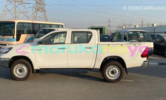 Buy Import Toyota Hilux White Car in Import - Dubai in Bandundu Buy Import Toyota Hilux White Car in Import - Dubai in Bandundu