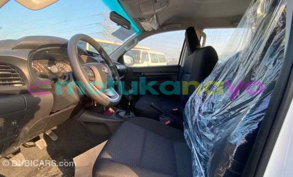 Buy Import Toyota Hilux White Car in Import - Dubai in Bandundu Buy Import Toyota Hilux White Car in Import - Dubai in Bandundu