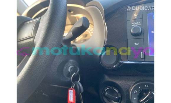 Buy Import Toyota Hilux White Car in Import - Dubai in Bandundu Buy Import Toyota Hilux White Car in Import - Dubai in Bandundu