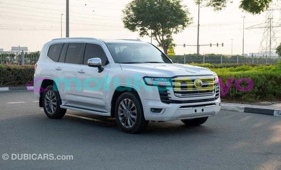 Buy Import Toyota Land Cruiser White Car in Import - Dubai in Bandundu Buy Import Toyota Land Cruiser White Car in Import - Dubai in Bandundu